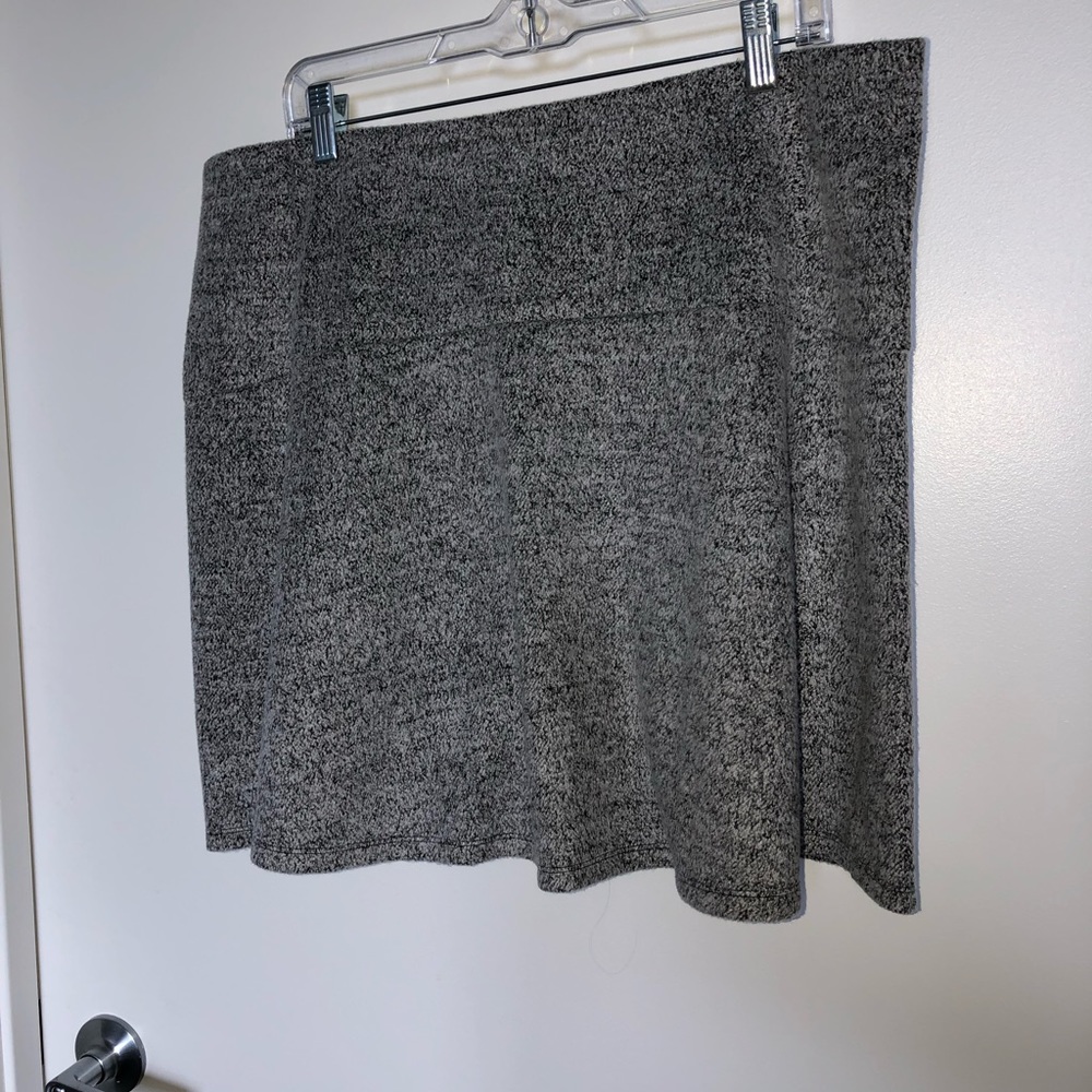 🆕 LOFT Grey Flippy Skirt
